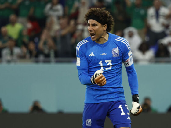 ¡"Memo" Ochoa sorprendió con impresionante atajada en su debut! Memo Ochoa. Portero mexicano en más ligas de europa