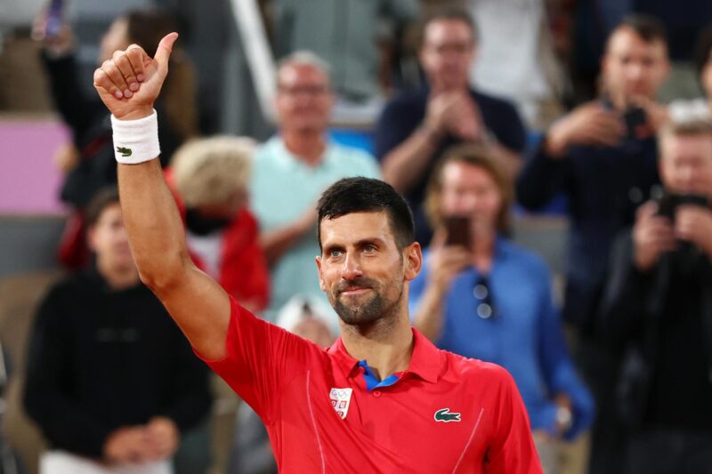 Contundente victoria de Djokovic ante Dominik Koepfer El serbio Novak Djokovic celebra su victoria sobre el australiano Matthew Ebden por 6-0 y 6- 1en Paris .EFE/EPA/DIVYAKANT SOLANKI