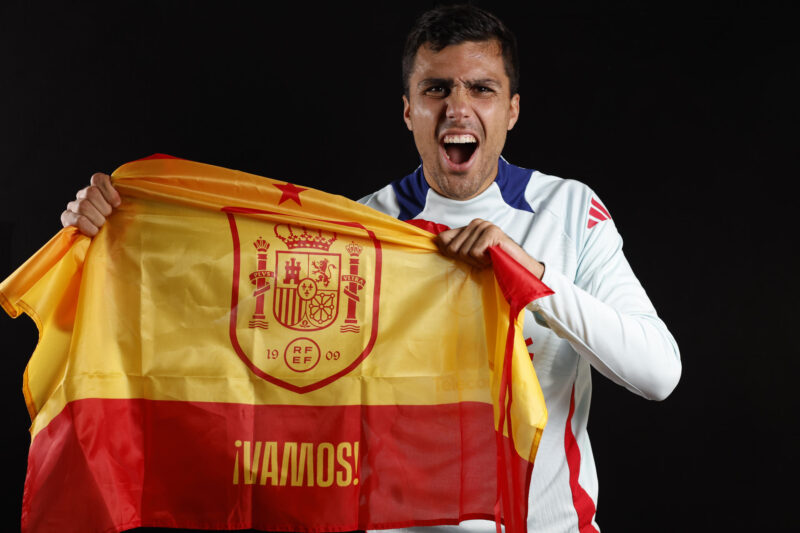 Rodri Hernández, centrocampista de España, en una entrevista con EFE en Donaueschingen (Alemania). EFE/ J.J. Guillén