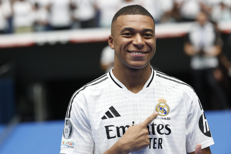 Mbappé elige no someterse a una operación de nariz y toma vacaciones