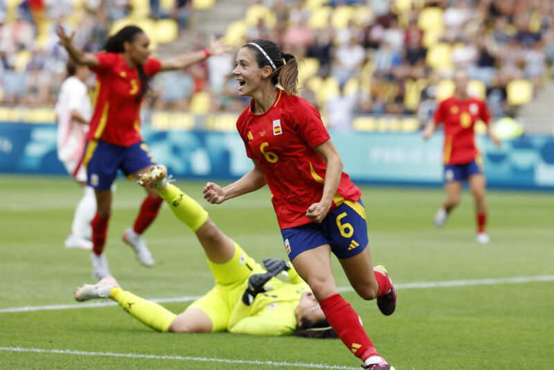 Aitana Bonmati celebra el 1-1. EFE/Miguel Tona