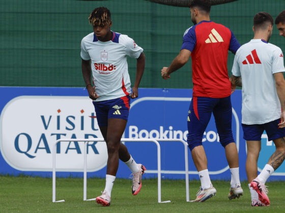 ¿Qué deporte VER por TV/Streaming el fin de semana? El delantero de la selección española Nico Williams (i) durante el entrenamiento realizado en su cuartel general de Donaueschingen, donde el combinado prepara el partido de la final de la Eurocopa 2024 que disputarán ante la selección de Inglaterra el próximo domingo en el Olympiastadion de Berlín. EFE/J.J. Guillén