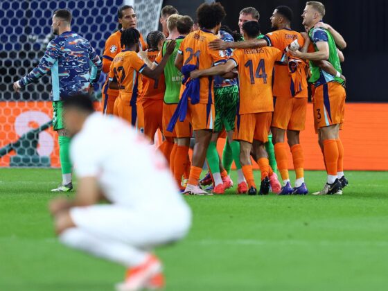 Golazo de Xavi Simons ante Inglaterra en semifinal de Euro 2024 Los jugadores neerlandeses tras el partido de cuartos de final que han jugado Países Bajos y mTurquía en Berlín, Alemania EFE/EPA/FILIP SINGER