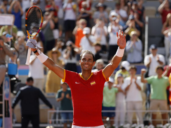 El legado de Rafa Nadal; 14 veces ganador del Roland Garros El tenista español Rafa Nadal celebra tras vencer al húngaro Marton Fucsovics en la primera ronda individual masculina de los Juegos Olímpicos de París 2024 en la pista Philippe-Chatrier del complejo de tenis Roland Garros, este domingo en París, Francia. EFE/ Juanjo Martín