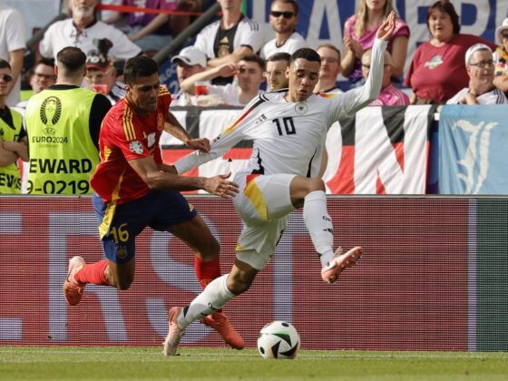 España 2 - 1 Alemania EURO: Resultado, resumen y estadísticas El español Rodri (I) y el alemán Jamal Musiala en acción durante el partido de cuartos de la Eurocopa 2024 entre España y Alemania en Stuttgart, Alemania EFE/EPA/RONALD WITTEK