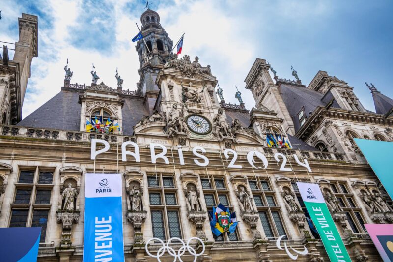 Paris 2024: Atleta de hockey se amputa un dedo para poder competir Imagen de archivo de la fachada del ayuntamiento de París decorada con motivos de los Juegos Olímpicos. EFE/EPA/CHRISTOPHE PETIT TESSON
