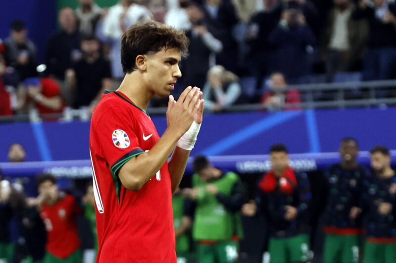 Joao Félix podría terminar volviendo al Benfica de Portugal Joao Félix, en una foto de archivo tras fallar el penalti en los cuartos de final de la Eurocopa 2024 ante Francia. EFE/EPA/ROBERT GHEMENT