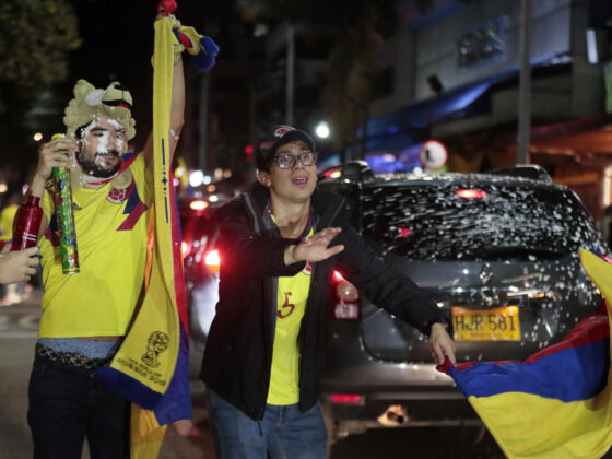 Colombia: los festejos tras llegar la final de la Copa América Aficionados de la selección colombiana de fútbol celebran el paso a la final de la Copa América este miércoles en la ciudad de Bogotá (Colombia). EFE/ Carlos Ortega