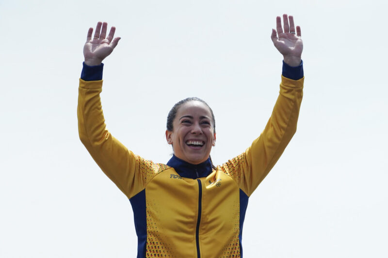 Fotografía de archivo de la deportista colombiana Mariana Pajón. EFE/Adriana Thomasa
