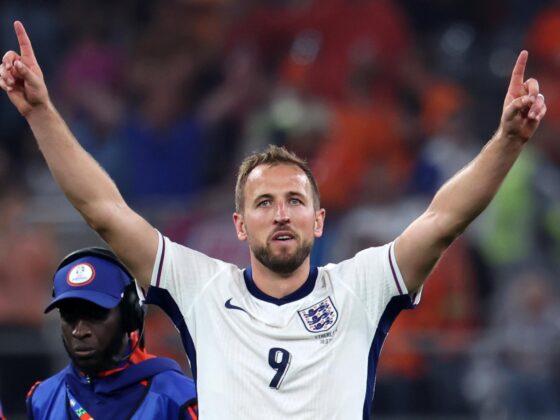 Inglaterra brilla en UEFA Nations League 2024 ante Finlandia El jugador inglés Harry Kane celebra tras ganar la semifinal de la Eurocopa 2024 entre Holanda e Inglaterra, en Dortmund, Alemania. EFE/EPA/CHRISTOPHER NEUNDORF