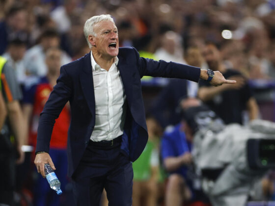 Unanimo Breves: Deschamps seguirá al frente de Francia El entrenador de la selección francesa, Didier Deschamps, durante el partido de semifinales de la Eurocopa de fútbol que España y Francia disputaron este martes en Múnich. EFE/Alberto Estévez