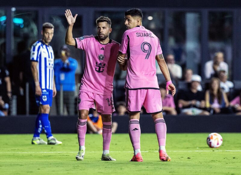 ¡2 años más! Jordi Alba renueva con el Inter Miami hasta 2027 Fotografía de archivo de Jordi Alba y Luis Suárez, jugadores del Inter Miami. EFE/EPA/CRISTOBAL HERRERA-ULASHKEVICH