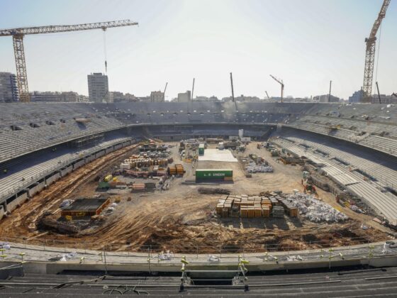 ¡De no creer! Hubo pelea campal entre los obreros del Spotify Camp Nou Imagen de archivo de las obras en el Spotfy Camp Nou. EFE/Enric Fontcuberta