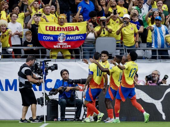 Copa América: Lo que dejaron los 'cuartos' y las semifinales James Rodríguez (i) de Colombia reacciona con sus compañeros después de anotar el gol en la Copa América 2024. EFE/EPA/JUAN G. MABANGLO