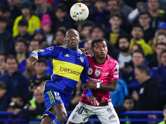 Expulsión de Luis Advíncula echa a Boca Jrs. de la Sudamericana 2024 Luis Advíncula (i) de Boca disputa un balón con Keny Arroyo de Independiente por la Copa Sudamericana en el estadio La Bombonera en Buenos Aires (Argentina). EFE/ Juan Ignacio Roncoroni