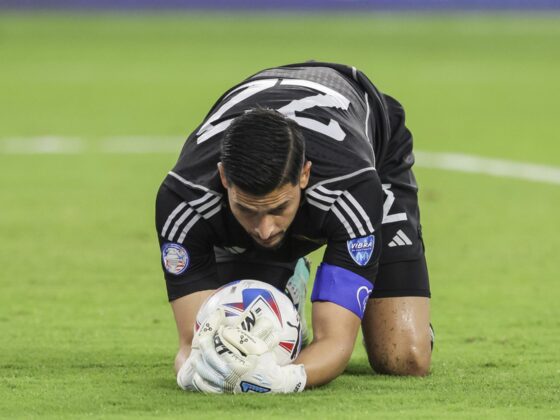 Rafael Romo: "Queríamos hacer historia, pero no se nos dio" El guardameta venezolano Rafael Romo fue registrado el pasado 26 de junio al atrapar un balón, durante un partido con México válido por el grupo B de la Copa América 2024, en el SoFi Stadium de Inglewood (California, EE.UU.). EFE/Allison Dinner