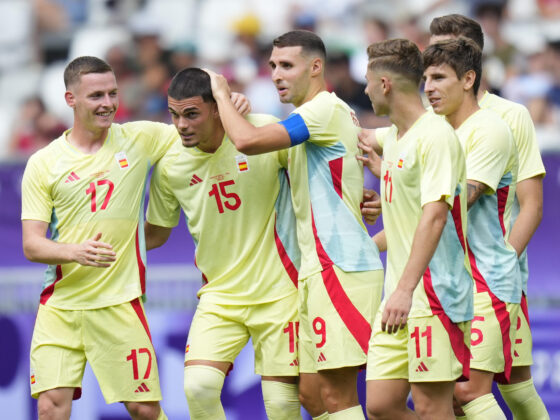 París 2024: España jugará la final olímpica tras derrotar a Marruecos El defensa español Miguel Gutiérrez (2i) celebra tras anotar el 1-3 ante R.Dominicana durante el partido del Grupo C de fútbol masculino de los Juegos Olímpicos de París 2024 disputado este sábado en el Estadio de Burdeos. EFE/ M. Reino
