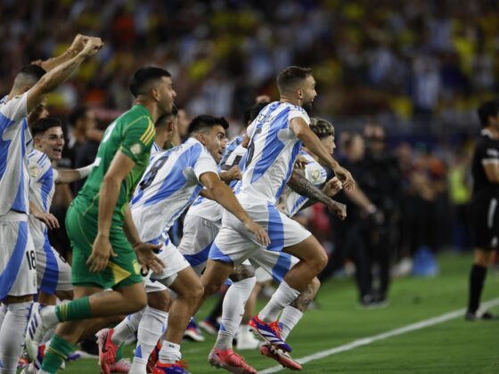 Argentina 1-0 Colombia: Highlights, stats and result Jugadores de la selección argentina de fútbol, que estaban en el banco, fueron registrados este domingo, 14 de julio, al celebrar la obtención del título de la Copa América 2024, en el estadio Hard Rock de Miami (Florida, EE.UU.). EFE/CJ Gunther