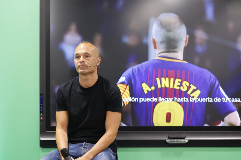 El futbolista Andrés Iniesta durante su participación en el acto en el que LaLiga ha anunciado su nuevo patrocinio con la empresa Uber Eats. EFE/J.P. Gandul