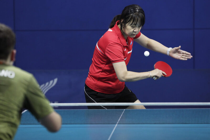 La jugadora de tenis de mesa chilena de origen chino, Zhiying Zeng, también conocida como Tania Zeng, fue registrada durante un entrenamiento, en Santiago de Chile. EFE/Elvis González
