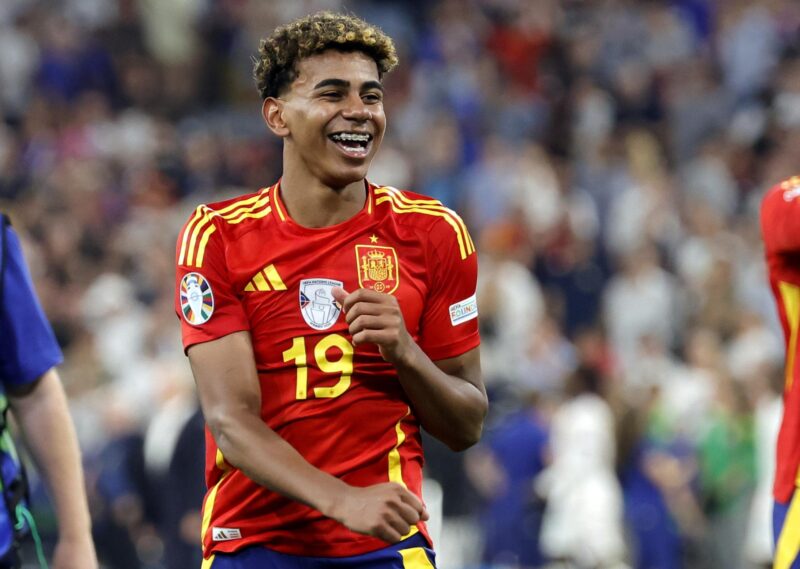 El Barcelona rechazó antes de la Eurocopa una oferta de 250 millones de euros por el extremo Lamine Yamal. EFE/EPA/RONALD WITTEK