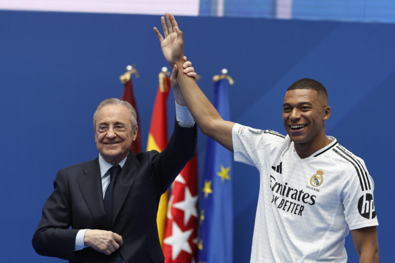 Mbappé firma su contrato con el Real Madrid