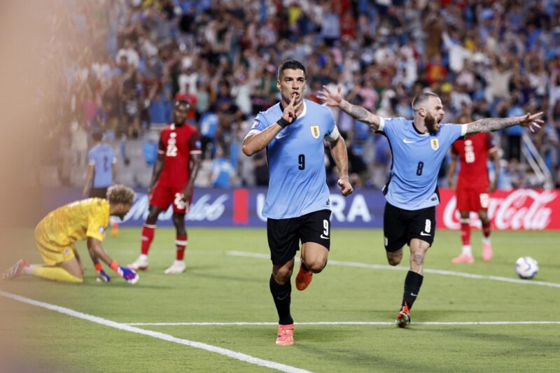 Copa America: From Canada's scare to Luis Suarez's "last bullet" Luis Suárez de Uruguay (C) celebra con su compañero Nahitan Nandez en la  Copa América. EFE/EPA/ERIK S. MENOR