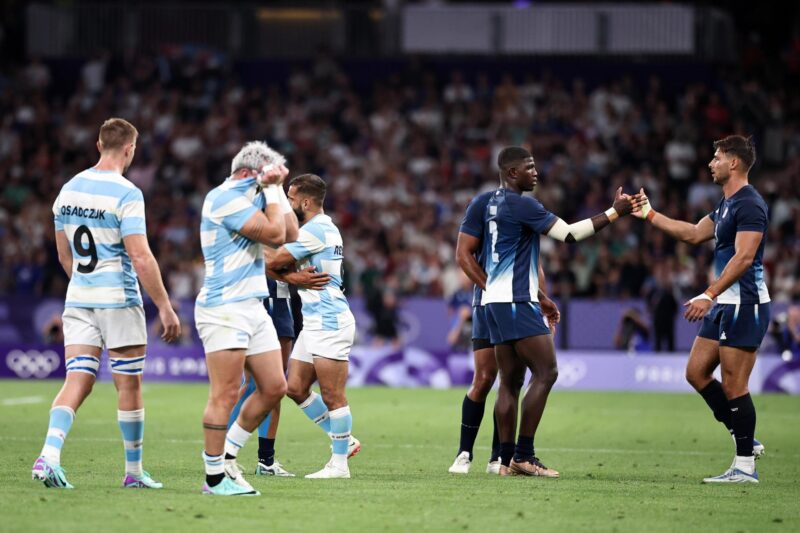 París 2024 Día 2: Argentina no va más en rugby; México sueña en arco Los jugadores argentinos lamentan la derrota ante Francia. EFE/EPA/CHRISTOPHE PETIT TESSON