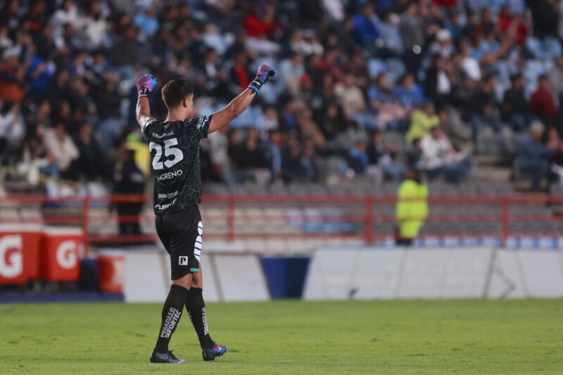 Liga Mx: Cruz Azul mantiene invicto y Chivas firma 1era victoria en J3 Carlos Moreno de Pachuca festeja un gol contra San Luis este martes, durante el partido de la jornada 3 del torneo Apertura 2024 del fútbol mexicano, celebrado en el estadio Hidalgo de Pachuca (México). EFE/ David Martínez Pelcastre