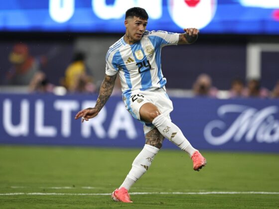 Unanimo Breves: Enzo Fernández no fue sancionado por Chelsea El centrocampista de la selección argentina de fútbol Enzo Fernandez fue registrado el pasado 9 de julio, durante la primera semifinal de la Copa América 2024, en el estadio MetLife de East Rutherford (Nueva Jersey, EE.UU.). EFE/CJ Gunther