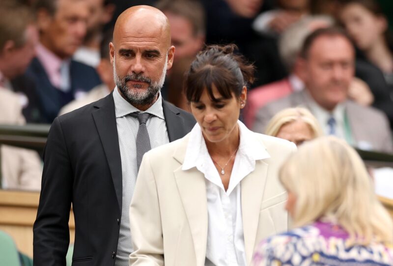 Alexander Zverev le pidió a Pep Guardiola que lo entrene en Wimbledon Pep Guardiola y su mujer Cristina Serra, a su llegada a la pista central de Wimbledon. EFE/EPA/ADAM VAUGHAN