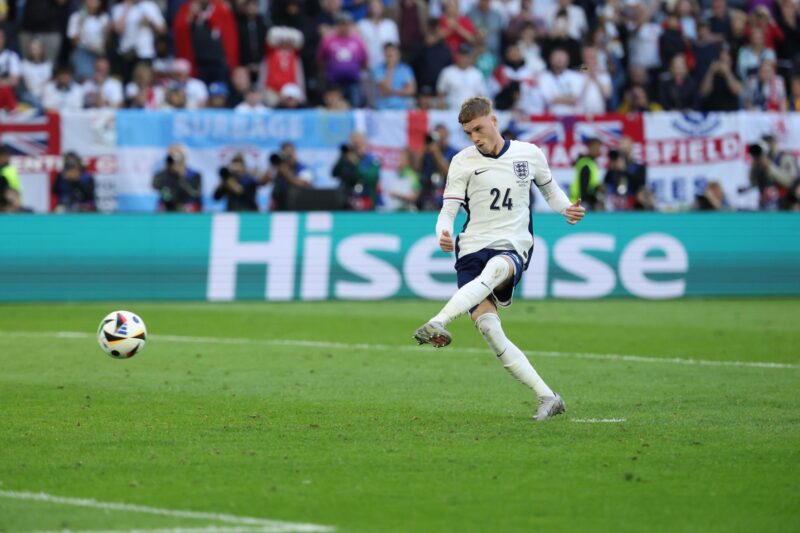 Chelsea deja fuera de la Conference League a Cole Palmer Cole Palmer, durante la tanda de penaltis de la eliminatoria de cuartos de final de la Eurocopa 2024 que midió a Inglaterra contra Suiza. EFE/EPA/FRIEDEMANN VOGEL