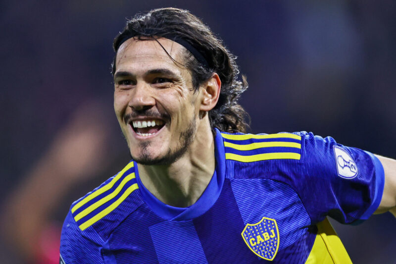 Edinson Cavani de Boca celebra un gol ante Independiente del Valle en el estadio La Bombonera en Buenos Aires (Argentina). EFE/ Juan Ignacio Roncoroni