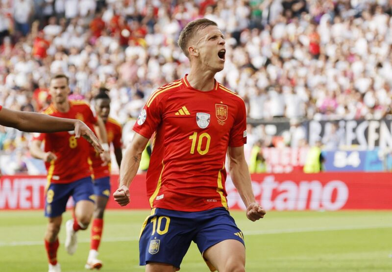 ¿Quién es Dani Olmo? La figura emergente de España en la EURO 2024 Dani Olmo celebra el gol anotado con España contra Alemania en el encuentro de cuartos de final de la Eurocopa 2024. EFE/EPA/RONALD WITTEK