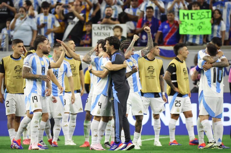 ¿Jugará Messi el Mundial 2026? Esto respondió Scaloni Imagen de archivo tomada a la selección de Argentina, campeón de la Copa América 2021 y del Mundial de Catar 2022, que ahora se alista para disputar este domingo en Miami otra gran final. EFE/EPA/LESLIE PLAZA JOHNSON