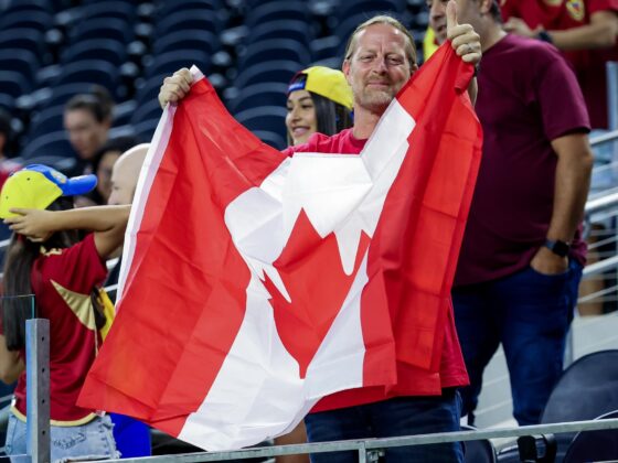 Venezuela 1(3)-(4)1 Canadá: Resultado, resumen y estadísticas Aunque pocos, hinchas de Canadá se hicieron notar en el AT&T Stadium de Arlington (Texas) para el partido de cuartos de final con Venezuela. EFE/EPA/Kevin Jairaj