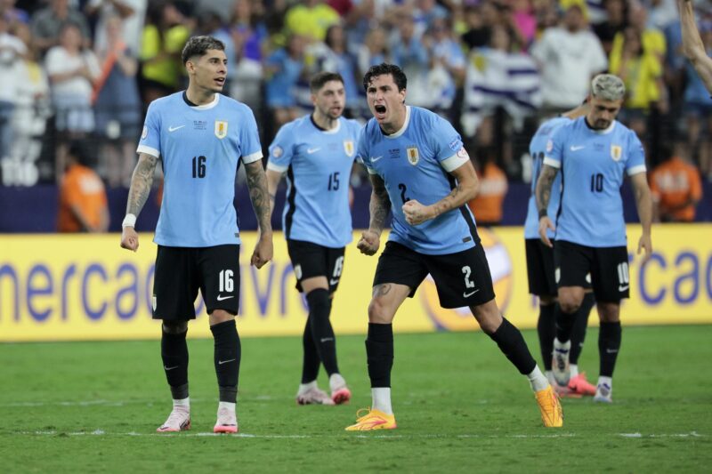 Copa America: Canada and Uruguay, a battle for third place Los uruguayos Mathias Olivera, Federico Valverde, José Giménez y Giorgian De Arrascaeta durante los lanzamientos de penaltis ante Brasil en Las Vegas, Nevada. EFE/EPA/ALLISON DINNER