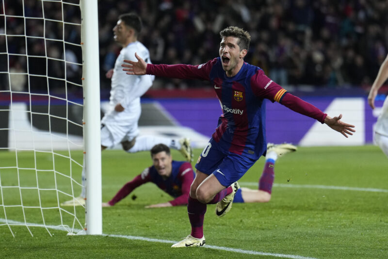 El centrocampista del FC Barcelona, Sergi Roberto, celebra un gol en foto de archivo de Alejandro García. EFE