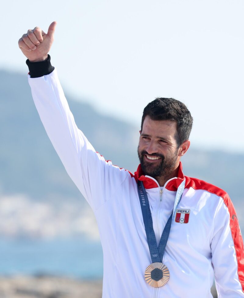 Stefano Peschiera, feliz con su medalla de bronce en vela