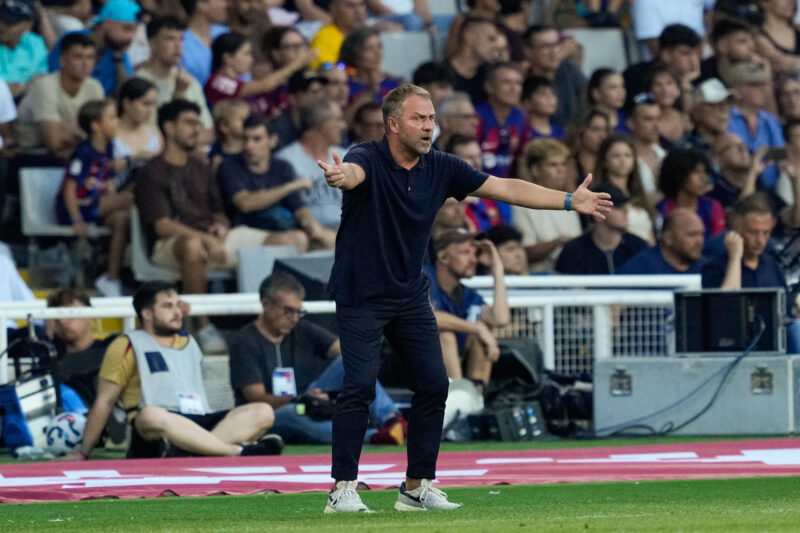 El entrenador del Barcelona, el alemán Hansi Flick, durante el partido del torneo Joan Gamper, que Barcelona y Mónaco disputaron en el estadio Olímpico Lluis Companys. EFE/ Alejandro García