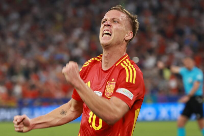 Dani Olmo celebra un gol con la selección española en la pasada Eurocopa. EFE/EPA/CLEMENS BILAN