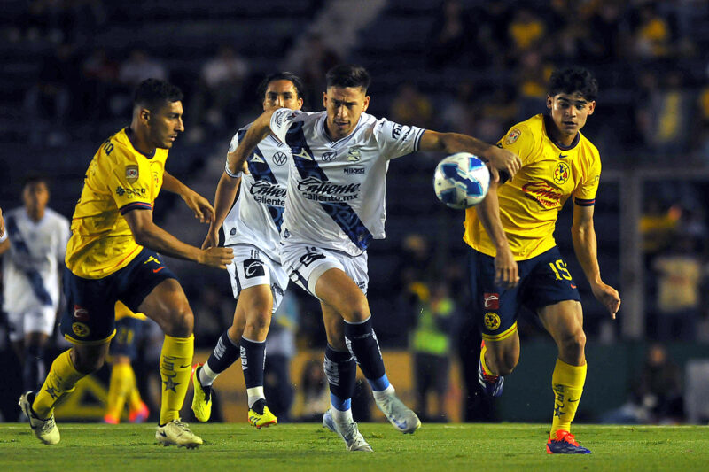El campeón América recibió este sábado a Puebla en el estadio de la Ciudad de los Deportes, en Ciudad de México, en partido de la quinta jornada del Torneo Apertura mexicano. EFE/Víctor Cruz