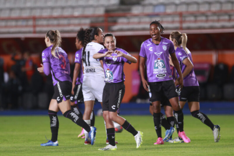 Alice Soto de Pachuca celebra un gol ante Tijuana, durante un partido de la Liga MX FemenilL en el estadio Hidalgo, en Pachuca (México). Fotografía de archivo. EFE /David Martínez Pelcastre