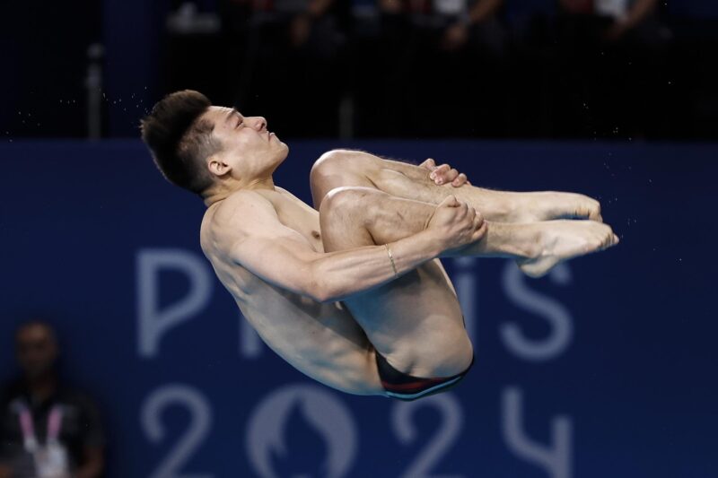 Osmar Olvera pide al COI reponer medallas defectuosas de París 2024 El mexicano Osmar Olvera durante su participación een el trampolín masculino de 3 m preliminar de los Juegos Olímpicos de París 2024. EFE/EPA/MAST IRHAM