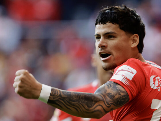 Sin Maxi Araujo, Toluca gana y es tercero en el Apertura 2024 Fotografía de archivo en la que se registró una celebración del delantero uruguayo Maximiliano Araujo con el club mexicano de fútbol Toluca, en el estadio Nemesio Diez de Toluca (México). Araujo convirtió un gol en el minuto 66 para darle la victoria por 2-1 a su equipo sobre Kansas City de la MLS y pasar a la segunda ronda de la Leagues Cup. EFE/Alex Cruz