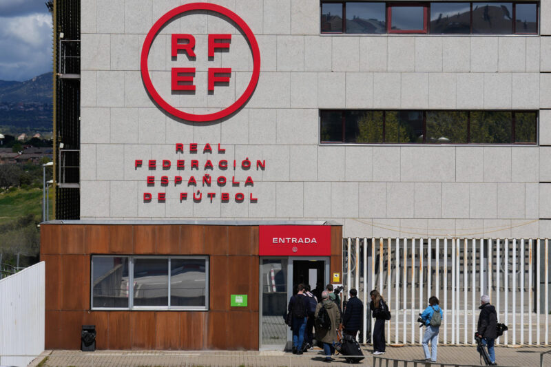 Foto de archivo de la entrada de la sede de la Real Federación Española de Fútbol (RFEF) en la Ciudad del Fútbol de Las Rozas (Madrid). EFE/Borja Sánchez Trillo