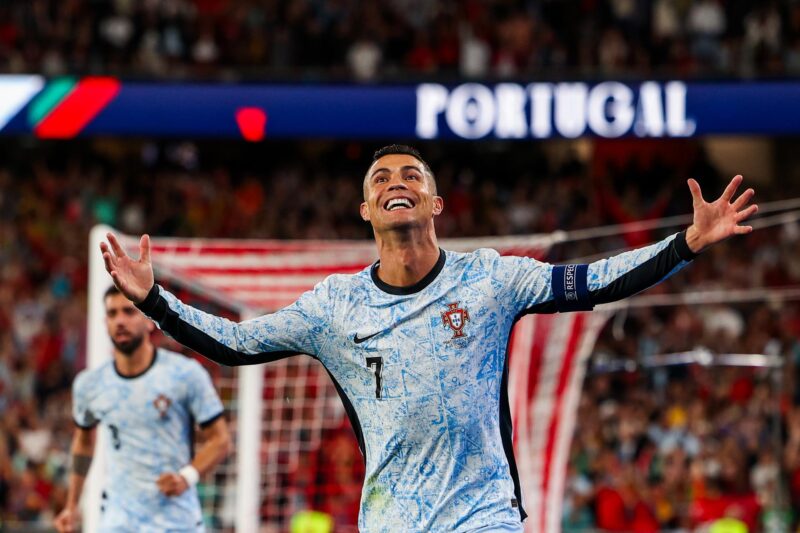 El delantero portugués Cristiano Ronaldo alcanzó los 900 goles en su carrera este jueves, al marcar el segundo tanto de Portugal en el partido de la Liga de Naciones ante Croacia. EFE/EPA/JOSE SENA GOULAO