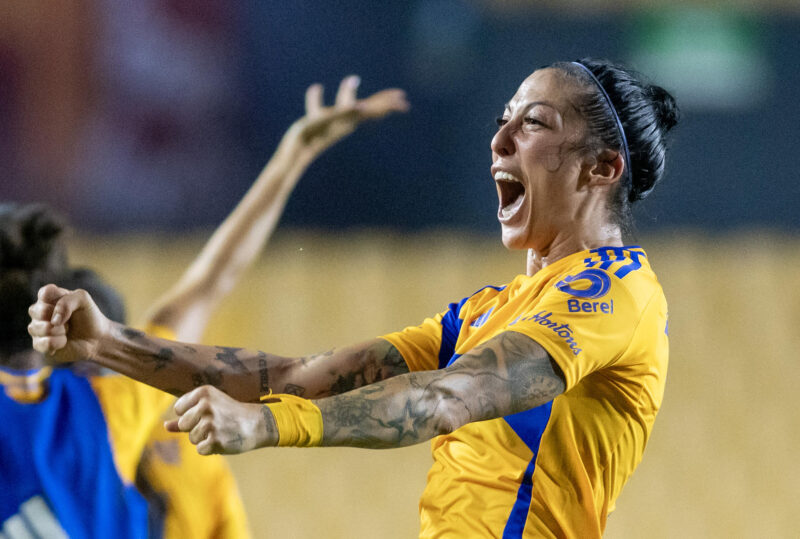 La española Jennifer Hermoso, de Tigres, celebra un gol ante León este domingo en el Estadio Universitario, en Monterrey (México). EFE/ Miguel Sierra