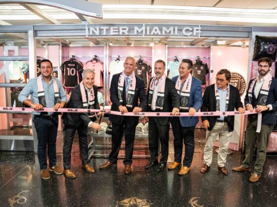 Inter Miami aterriza en el aeropuerto con su nueva tienda oficial Inter Miami aterriza en el aeropuerto con su nueva tienda oficial