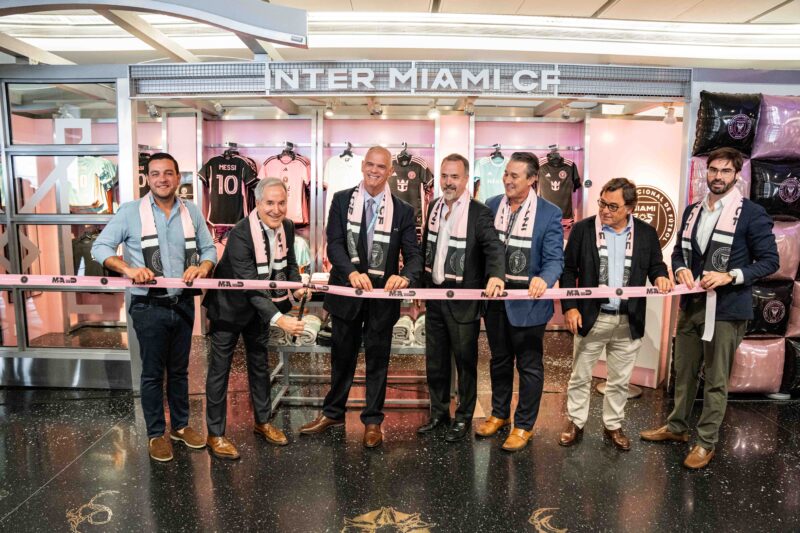 Inter Miami aterriza en el aeropuerto con su nueva tienda oficial Inter Miami aterriza en el aeropuerto con su nueva tienda oficial